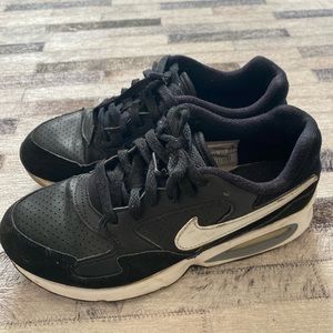 Black Nike air Max shoes